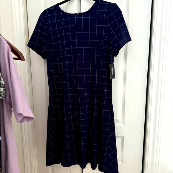 LORD & TAYLOR - Picture 3 of 6